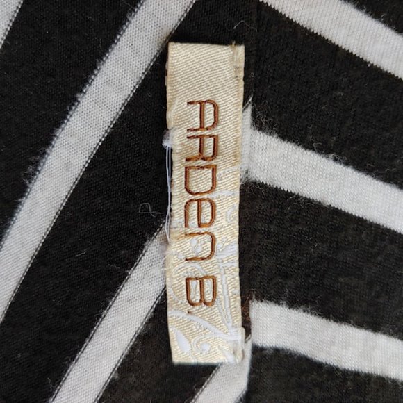 Arden B short romper w adjustable drawstring /size S or M / black & white - Picture 6 of 6